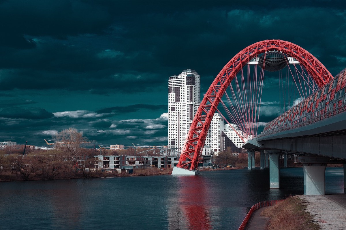 Zhivopisny bridge in Moscow